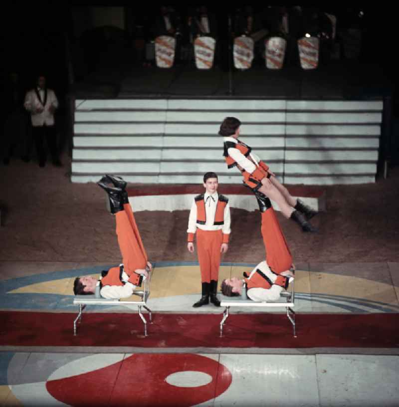 Acrobatic performance in the ring of the Circus Busch in Berlin East Berlin in the territory of the former GDR, German Democratic Republic