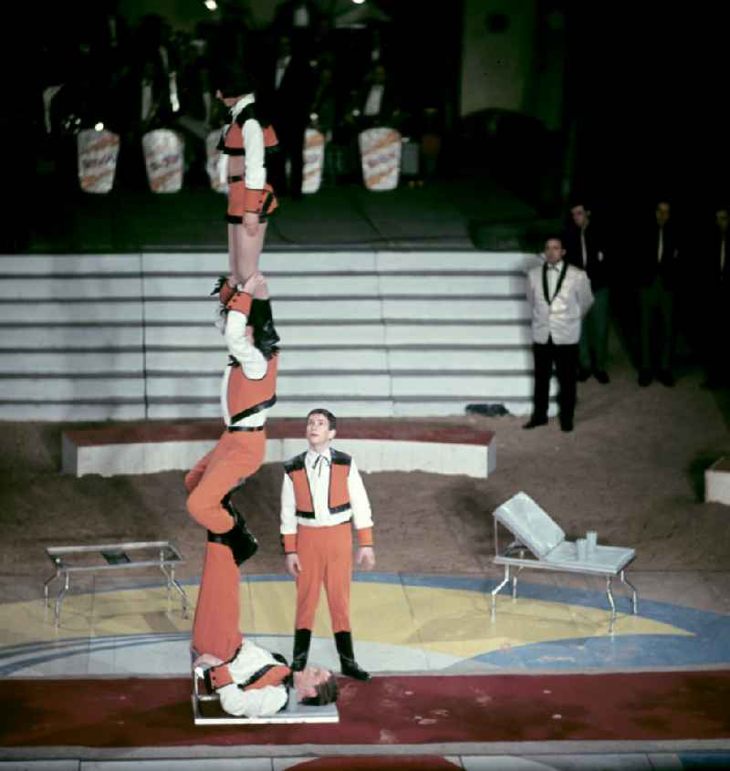 Acrobatic performance in the ring of the Circus Busch in Berlin East Berlin in the territory of the former GDR, German Democratic Republic