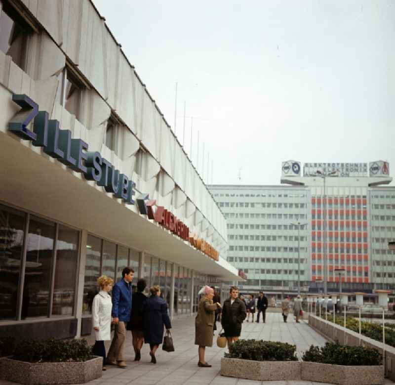 Restaurant and tavern ' Zillestube ' on place Alexanderplatz in the district Mitte in Berlin Eastberlin on the territory of the former GDR, German Democratic Republic