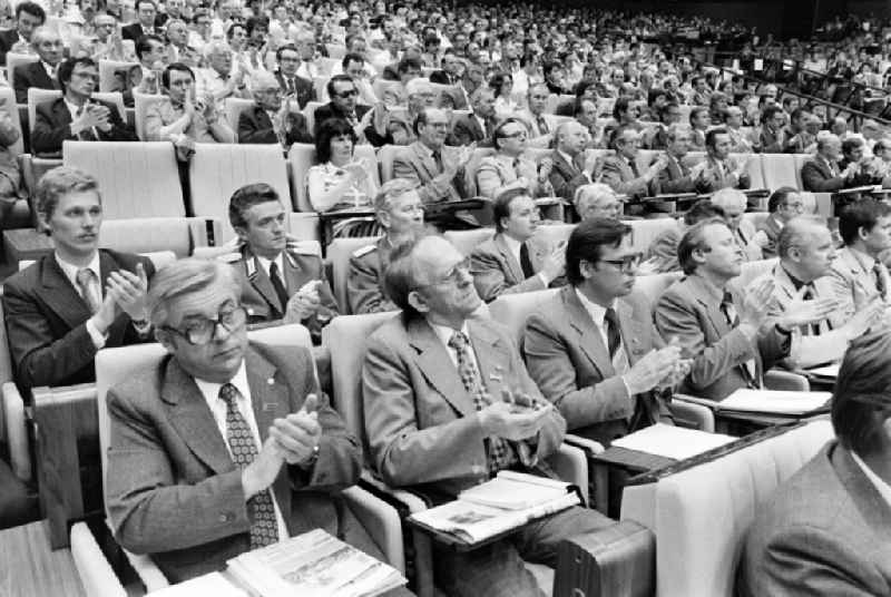 Applause for the speakers in front of the presidium of the conference for the '7th Construction Conference' in the 'Great Hall of the Palace of the Republic' in the Mitte district of East Berlin in the territory of the former GDR, German Democratic Republic