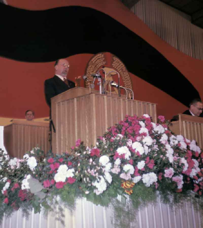 Speech by the 1st Secretary of the Central Committee of the SED, Walter Ulbricht, on the occasion of the mass rally of the National Front of the GDR under the motto 'In the Sign of Friendship' in the Werner-Seelenbinder-Halle in the Prenzlauer Berg district of Berlin East Berlin on the territory of the former GDR, German Democratic Republic