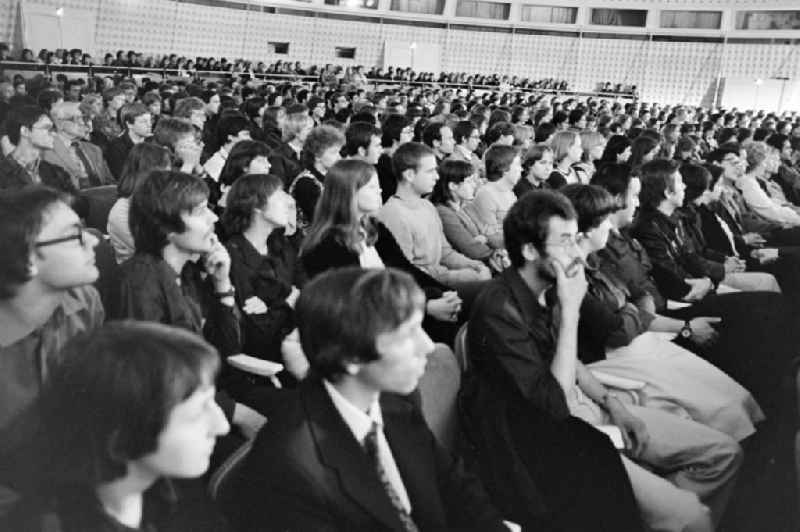 Ernst Busch memorial event by the FDJ in the Congress Hall in the Mitte district of East Berlin in the area of the former GDR, German Democratic Republic