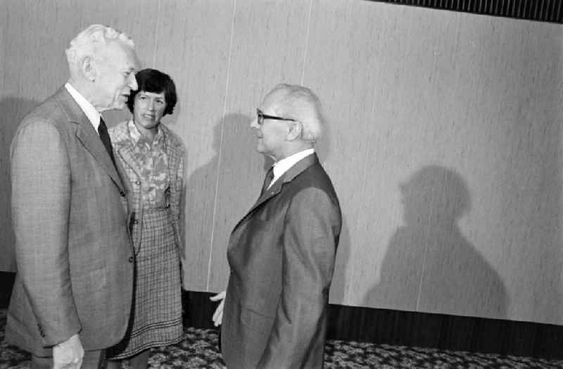 Reception of Maurice Couve de Murville, French Foreign Minister, by Erich Honecker, Chairman of the State Council in the house of the Central Committee of the SED in Berlin, East Berlin in the territory of the former GDR, German Democratic Republic