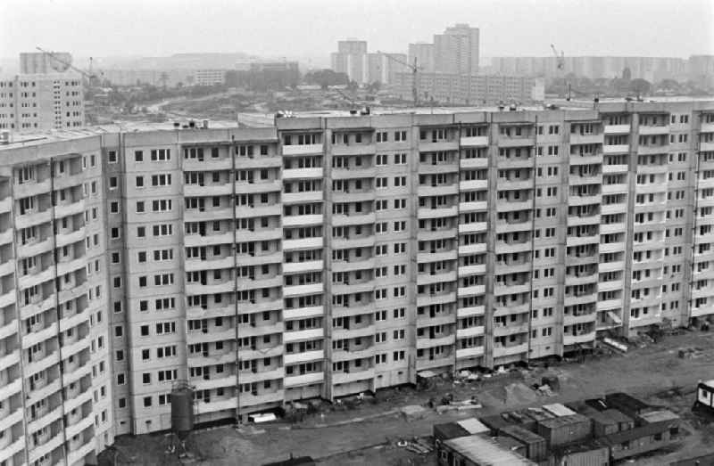 Construction site of an industrially manufactured prefabricated housing estate in the Marzahn district of East Berlin in the territory of the former GDR, German Democratic Republic