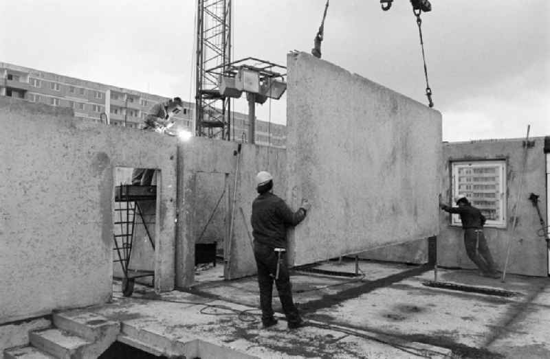 Construction site of an industrially manufactured prefabricated housing estate in the Marzahn district of East Berlin in the territory of the former GDR, German Democratic Republic