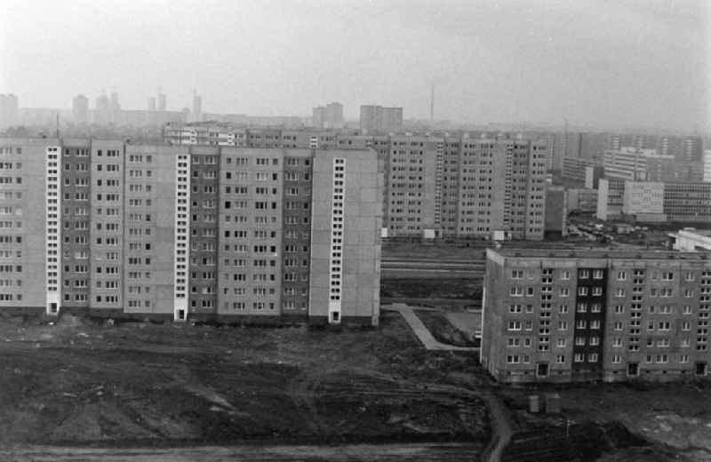 Construction site of an industrially manufactured prefabricated housing estate in the Marzahn district of East Berlin in the territory of the former GDR, German Democratic Republic