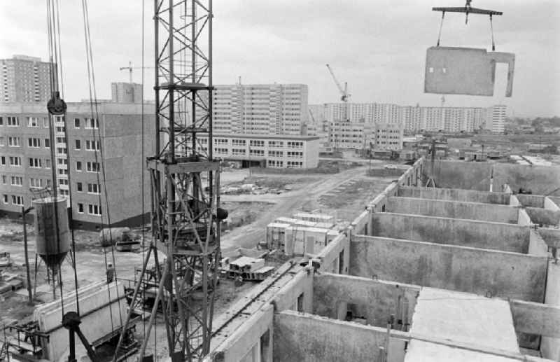 Construction site of an industrially manufactured prefabricated housing estate in the Marzahn district of East Berlin in the territory of the former GDR, German Democratic Republic