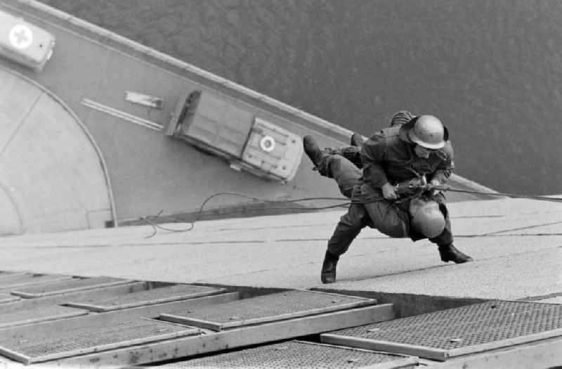 Fire brigade rescue exercise on the facade of a residential building in Fischerinsel Street in the Mitte district of East Berlin in the territory of the former GDR, German Democratic Republic