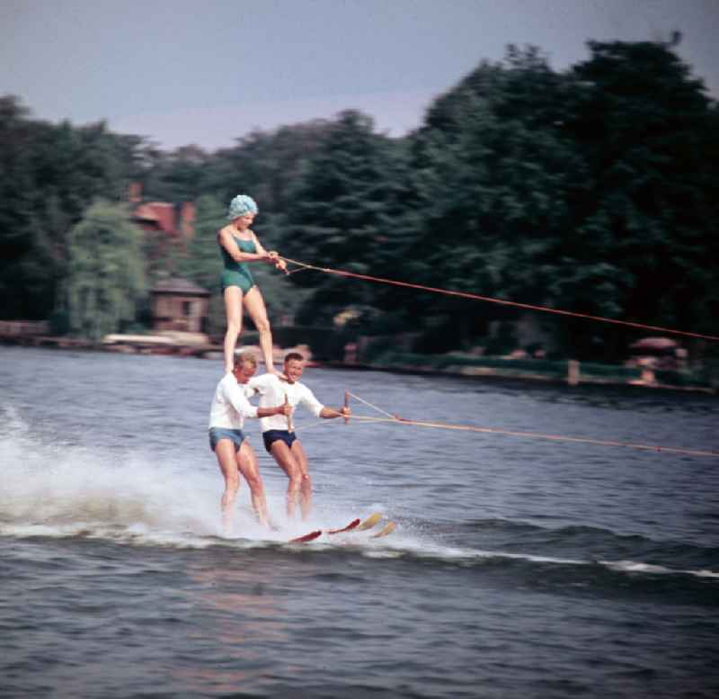 Waterski acrobatics in the Gruenau district of Berlin, East Berlin, in the territory of the former GDR, German Democratic Republic