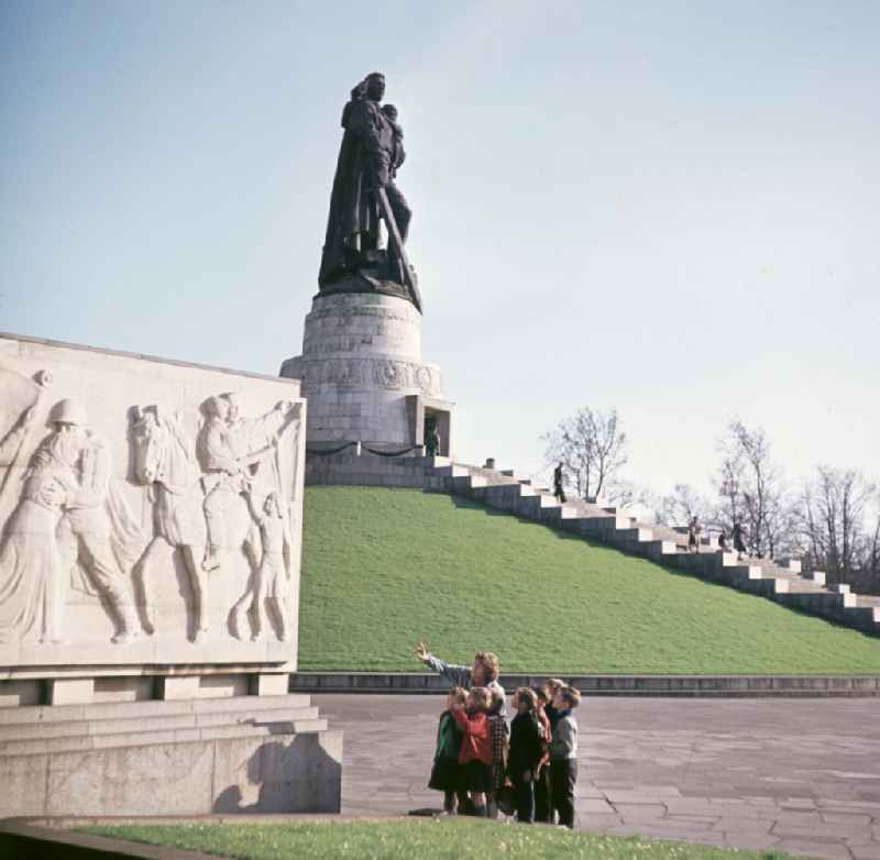 Soviet Memorial in Treptower Park in East Berlin on the territory of the former GDR, German Democratic Republic