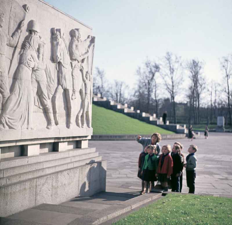 Soviet Memorial in Treptower Park in East Berlin on the territory of the former GDR, German Democratic Republic