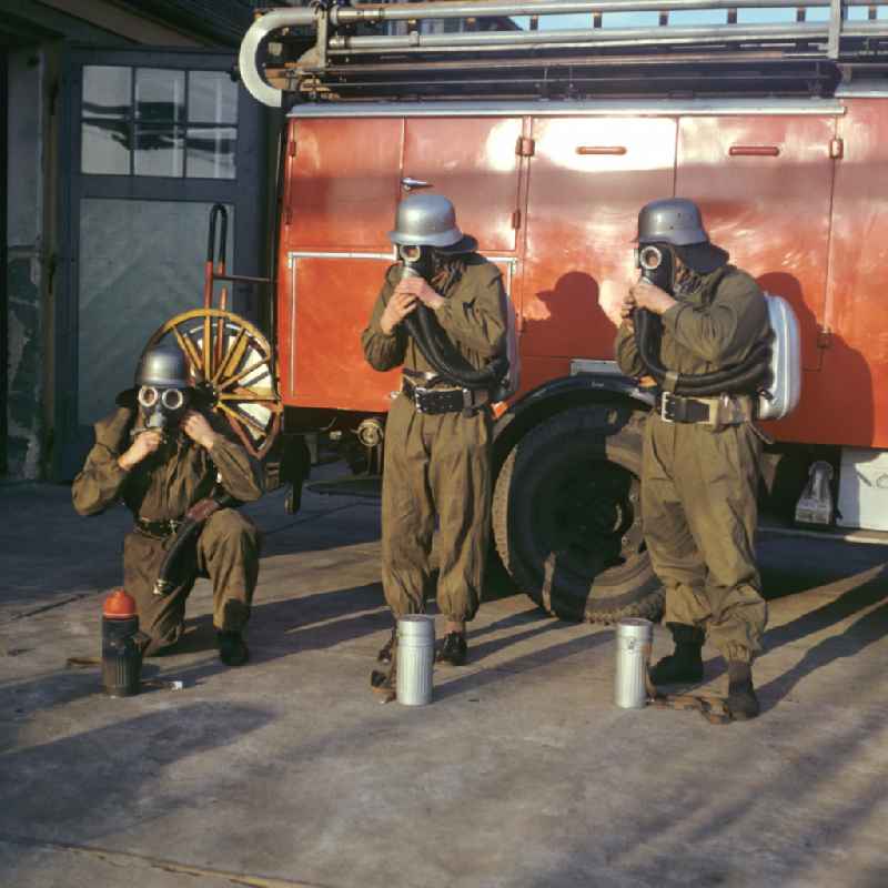 Alarm call for firefighters at a fire station in Berlin Eastberlin on the territory of the former GDR, German Democratic Republic