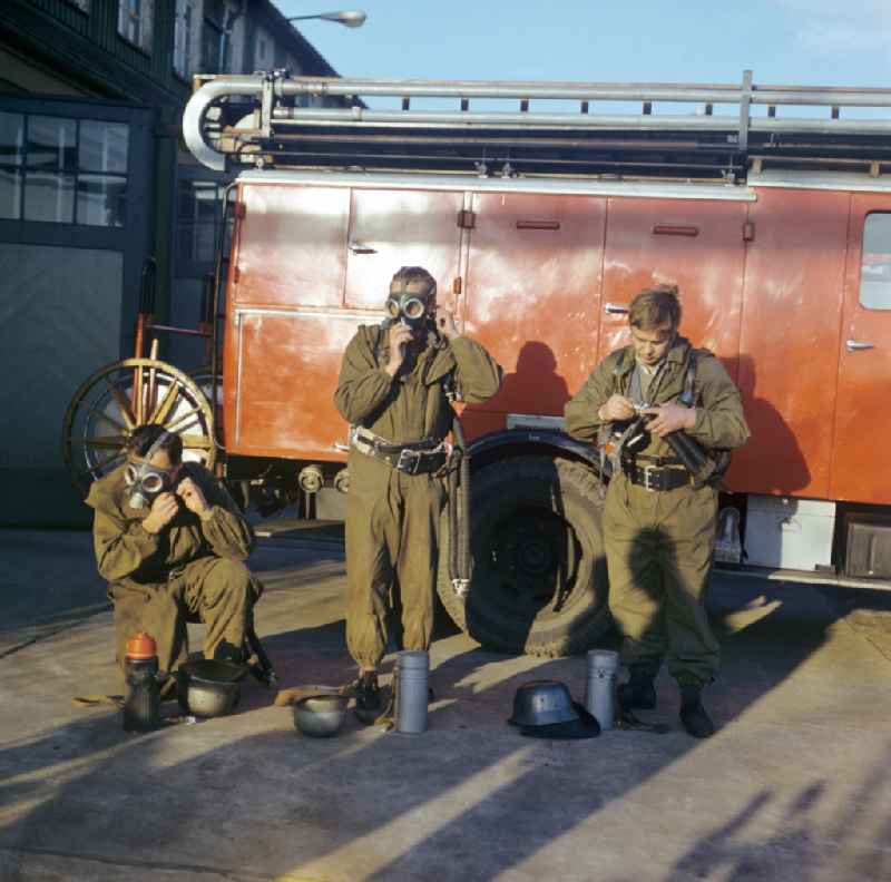 Alarm call for firefighters at a fire station in Berlin Eastberlin on the territory of the former GDR, German Democratic Republic