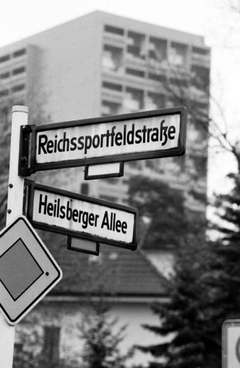 Straßenschild Reichssportfeldstr. / Heilsberger Allee
28.1