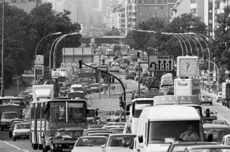 Verkehrsbelebte Frankfurter Allee Grundstück Landsberger Allee 358
28.