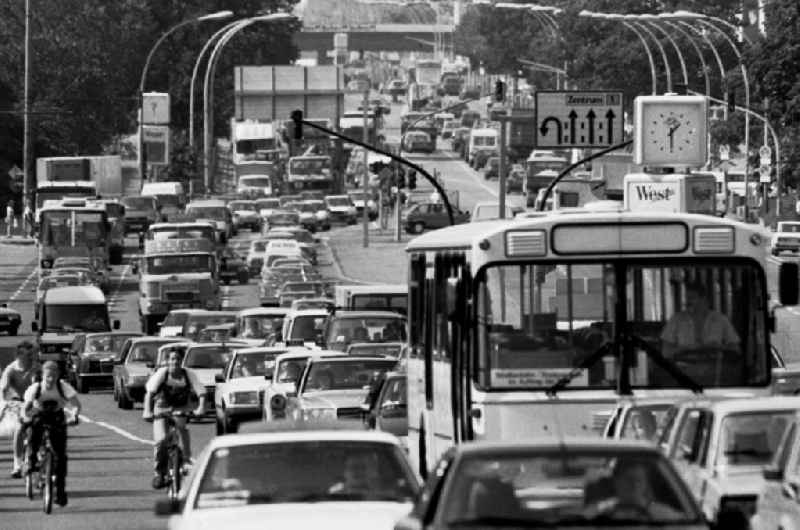 Verkehrsbelebte Frankfurter Allee Grundstück Landsberger Allee 358
28.