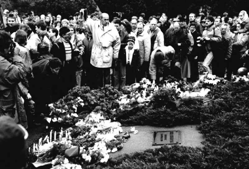 Lichtenberg-Berlin
Demo in Friedrichsfelde für Liebknecht/ Luxemburg
14.01.9