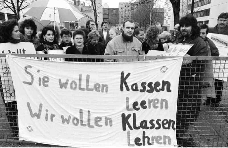 Warnstreik an der 3. Gesamtschule Berlin Mitte
 ND / Lange 
 17.