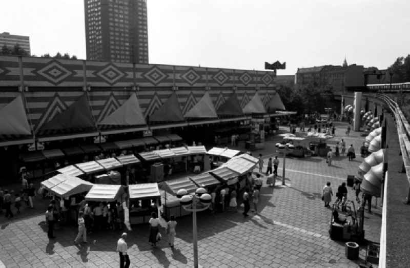 Sommermarkt und Berliner Markthalle
10.