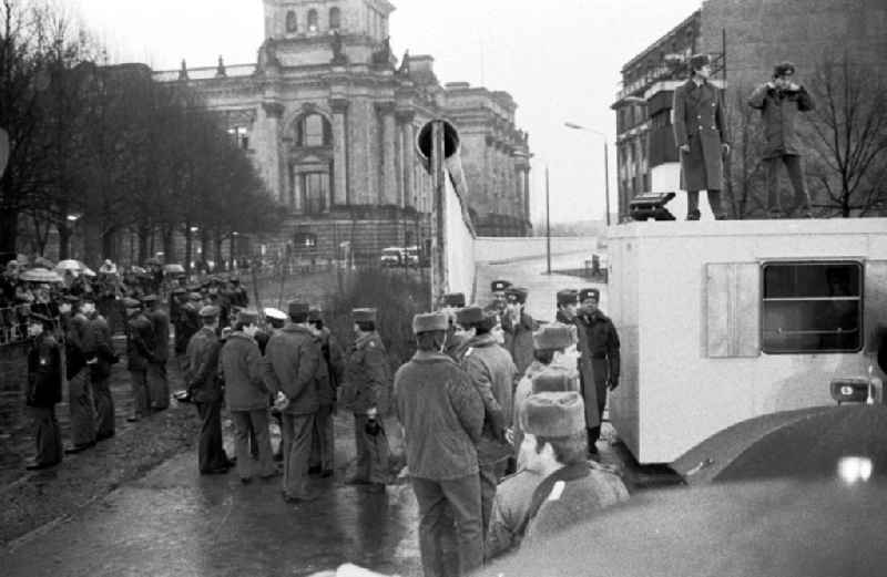 Öffnung des Brandenburger Tores nach 28 Jahren
22.12.89