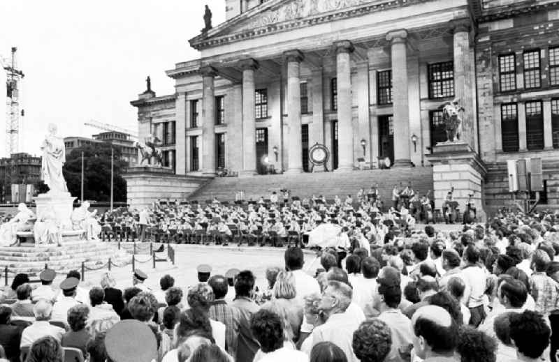 Militärkonzert zum 200. Geburtstag der franz. Revolution auf dem Platz der Akademie
13.