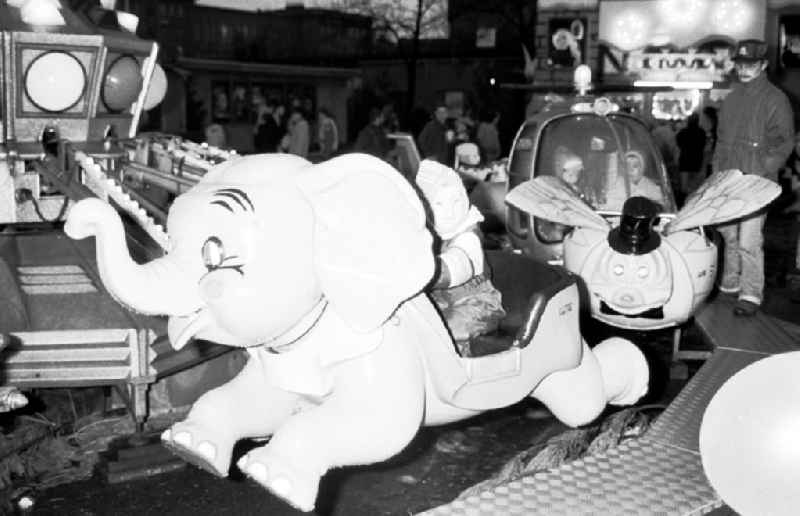 Berliner Weihnachtsmarkt eröffnet
27.11.89