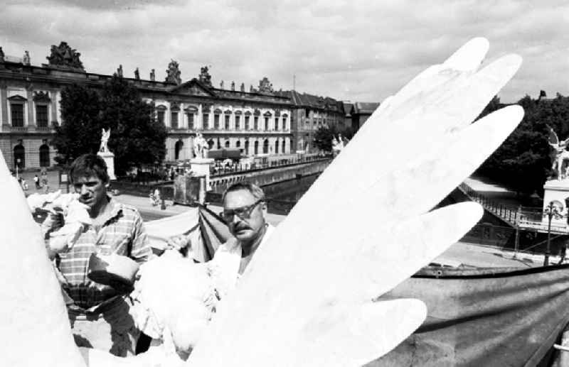 Rekonstruktion und Veränderung derr Schinkelschen Schloßbrückenfiguren auf der M.-Engels-Brücke
13.