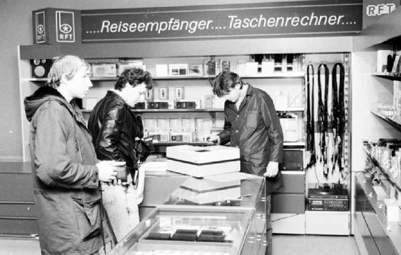 RFT- Verkauf - Frankfurter- Allee 23
28.