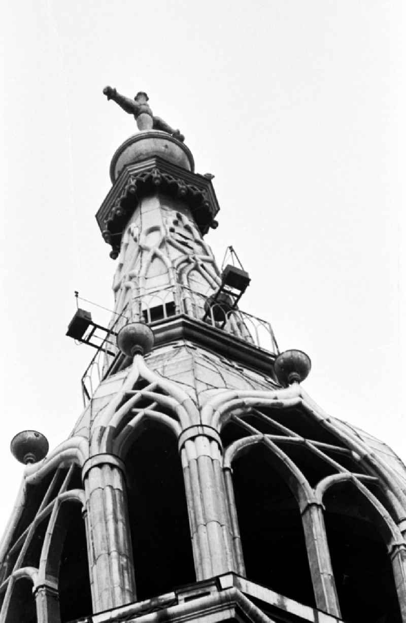 Einsetzen von Jungfalken im Turm der Marienkirche durch Greifvogelschutz beim Magistrat von Berlin
21.