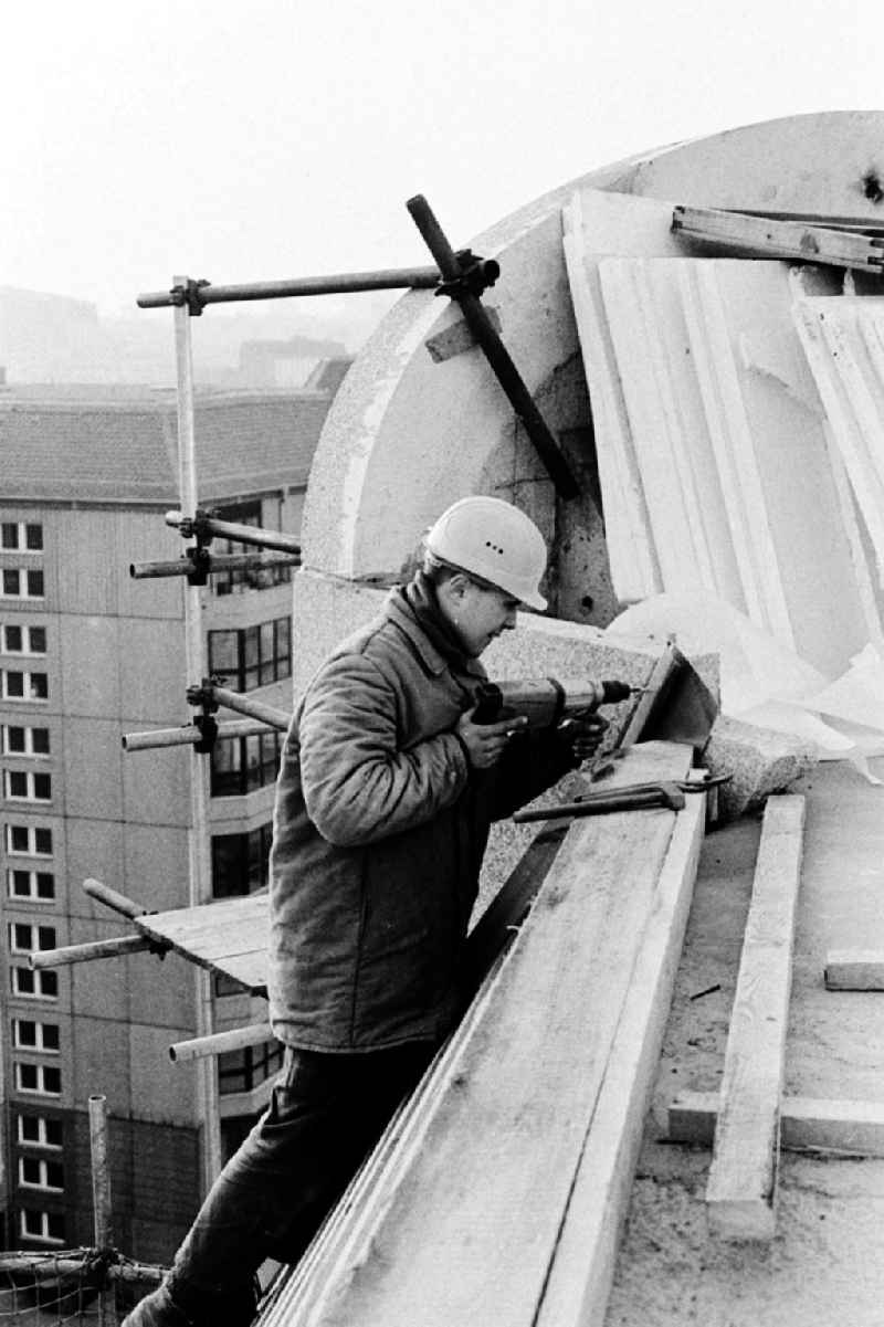 Berlin
Bauarbeiten in der Otto-Grotewohl-Str.
04.01.9