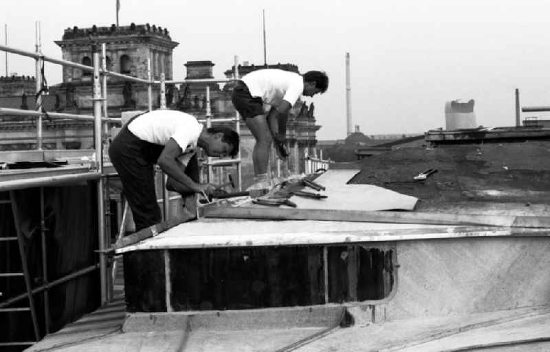 Mitte/Berlin
Brandenburger Tor - Dachdeckerarbeiten
13.08.9