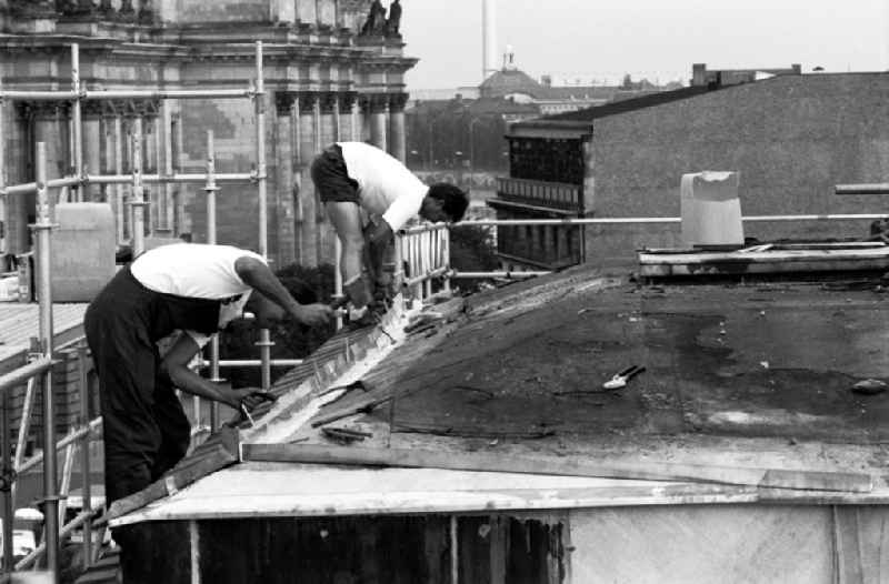 Mitte/Berlin
Brandenburger Tor - Dachdeckerarbeiten
13.08.9