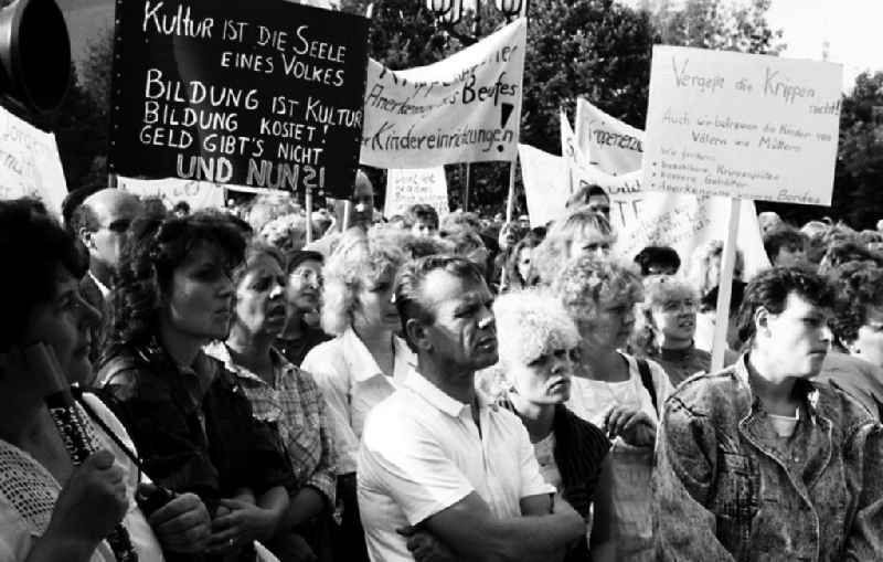 Lehrerdemo vor dem Roten Rathaus / Berlin - Mitte
3.09.199