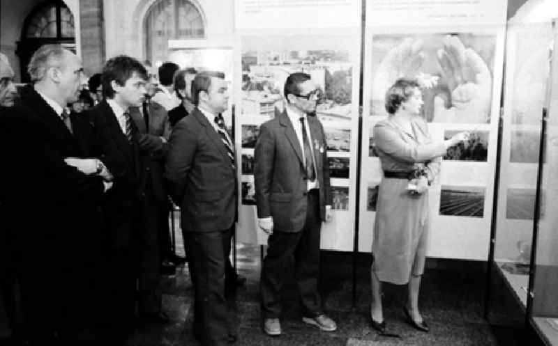 21.12.1982
Eröffnung der Ausstellung anlässlich des 60.Jahrestages der UdSSR im Museum für Deutsche Geschichte in Berlin-Mitte

Umschlagnr.: 125