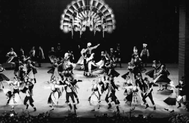 28.07.1973
Uraufführung Galaprogramm Staatsoper
Veröffentlicht 30.