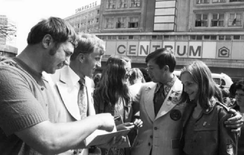 30. Juli 1973
Berlin - Alexanderplatz - Bühne
1