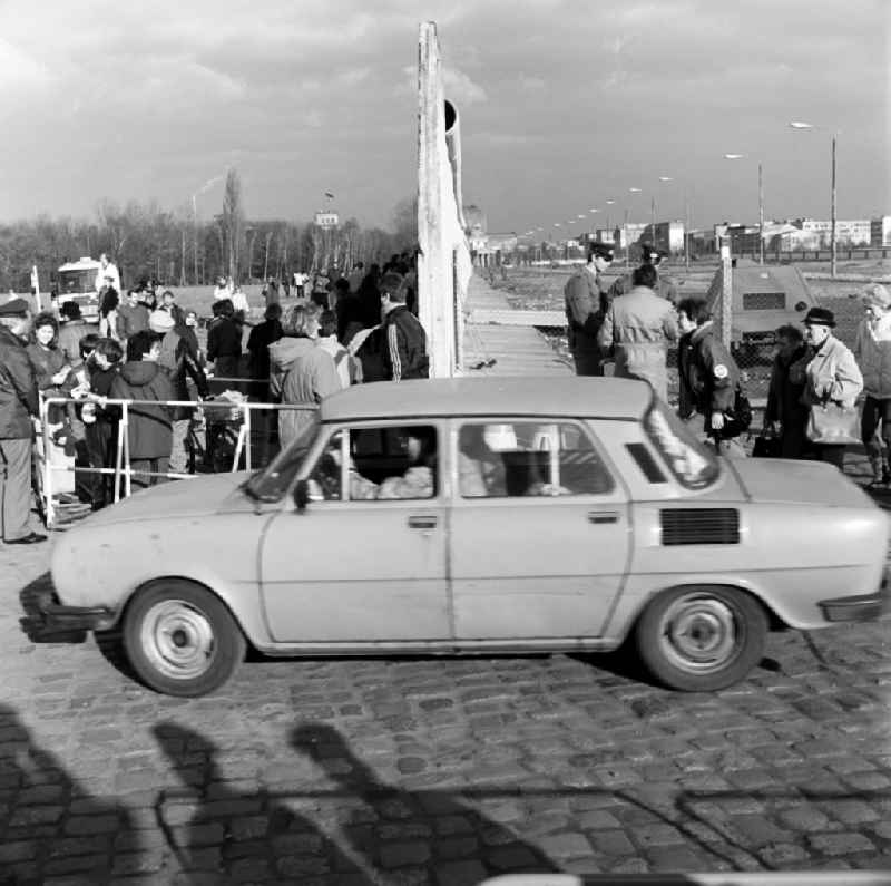 The provisional border crossing Potsdamer Platz in Berlin - Mitte. A brand vehicle SKODA just crossed the border at the Berlin Wall from East Berlin to West Berlin