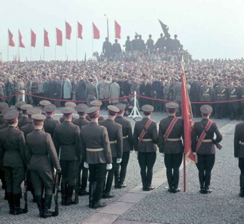 Meeting of army members of the NVA National Peoples Army with members of the GSSD Group of Soviet Forces in Germany for a meeting on the occasion of the joint exercise 'OKTOBERSTORM' at the foot of the National Memorial in Buchenwald, Thuringia in the territory of the former GDR, German Democratic Republic