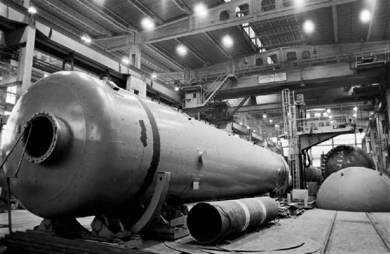 Workplace and factory equipment in the VEB machine tool combine 'Fritz Heckert', for the production of heat exchangers and large power plants in Chemnitz - Karl-Marx-Stadt, Saxony in the area of the former GDR, German Democratic Republic