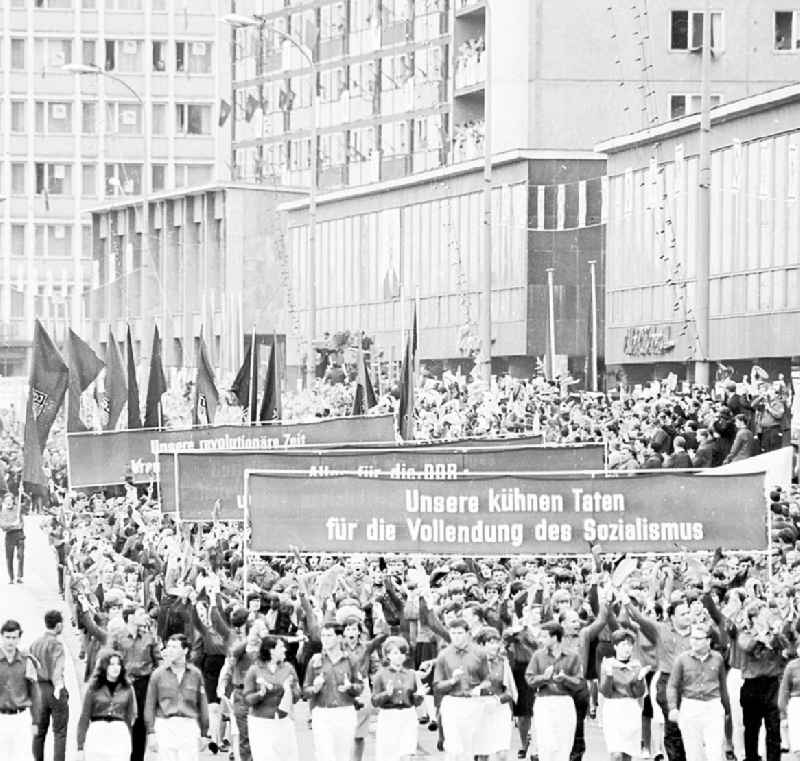 1967
VIII. Parlament der Freien Deutschen Jugend (FDJ) in Karl-Marx-Stadt, heute Chemnitz (Sachsen)