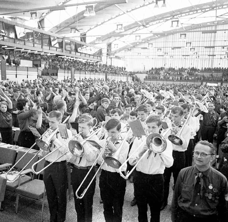 1967
VIII. Parlament der Freien Deutschen Jugend (FDJ) in Karl-Marx-Stadt, heute Chemnitz (Sachsen)