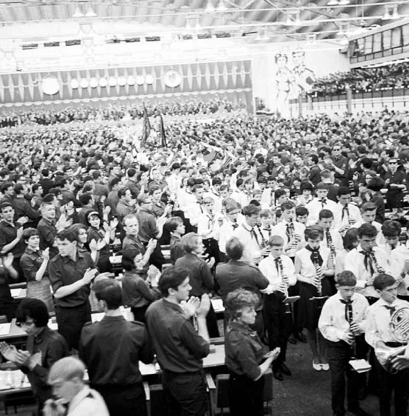 1967
VIII. Parlament der Freien Deutschen Jugend (FDJ) in Karl-Marx-Stadt, heute Chemnitz (Sachsen)