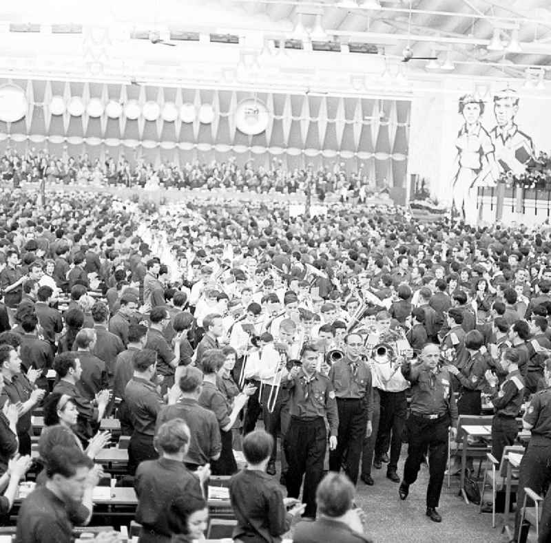 1967
VIII. Parlament der Freien Deutschen Jugend (FDJ) in Karl-Marx-Stadt, heute Chemnitz (Sachsen)