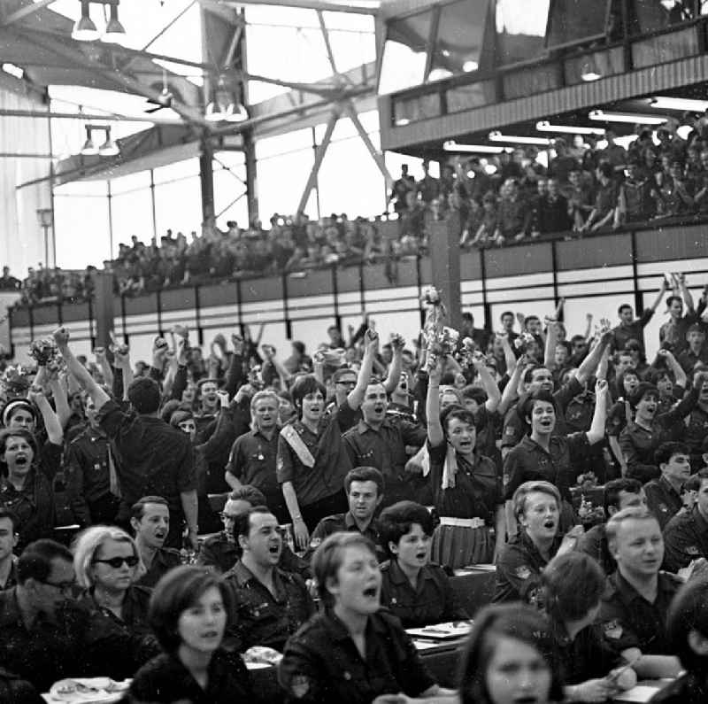 1967
VIII. Parlament der Freien Deutschen Jugend (FDJ) in Karl-Marx-Stadt, heute Chemnitz (Sachsen)