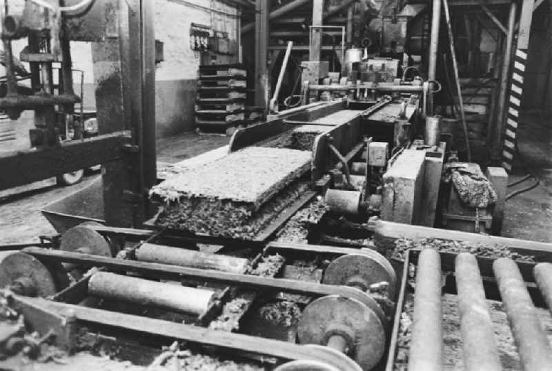 Factory view and manufacturing process in the StFB Schwarzenberg Bf.Plattenwerk in Crottendorf in the Ore Mountains in Germany