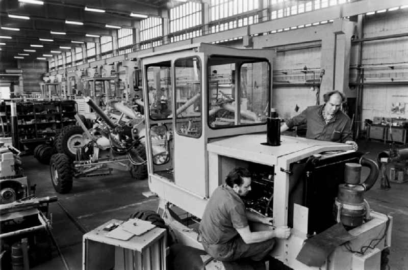 Mechanical factory equipment of the VEB Maschinenfabrik und Eisengiesserei Dessau (ABUS) for the production of mining conveyor technology in Dessau, Saxony-Anhalt in the area of the former GDR, German Democratic Republic