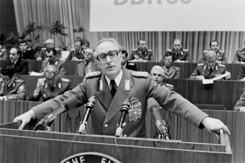 Colonel General Heinz Kessler (Chief of the Main Staff of the NVA) speaks at the lectern in front of soldiers, non-commissioned officers, officers and generals as members of the NVA National People's Army at the delegates' conference in the Kulturpalast in the Altstadt district of Dresden, Saxony in the territory of the former GDR, German Democratic Republic