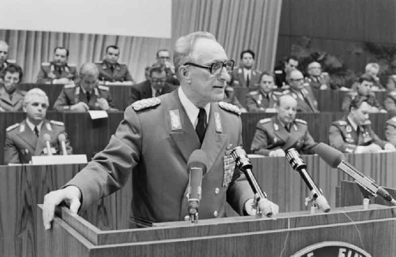 Colonel General Heinz Kessler (Chief of the Main Staff of the NVA) speaks at the lectern in front of soldiers, non-commissioned officers, officers and generals as members of the NVA National People's Army at the delegates' conference in the Kulturpalast in the Altstadt district of Dresden, Saxony in the territory of the former GDR, German Democratic Republic