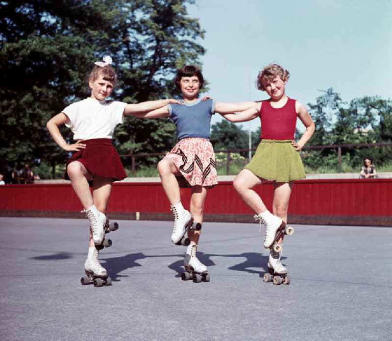 Training and competitive sports center girls roller skating in the 'Rollkunstlauf department of SV Dresden-Mitte 195