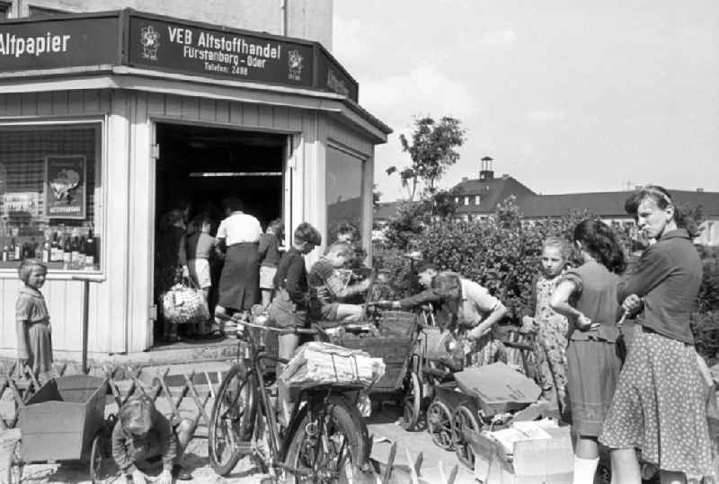 Children handing in waste materials, waste paper, bottles and gases as secondary raw materials for collection at the state-run SERO collection points in Fuerstenberg-Oder (Eisenhuettenstadt), Brandenburg in the area of the former GDR, German Democratic Republic